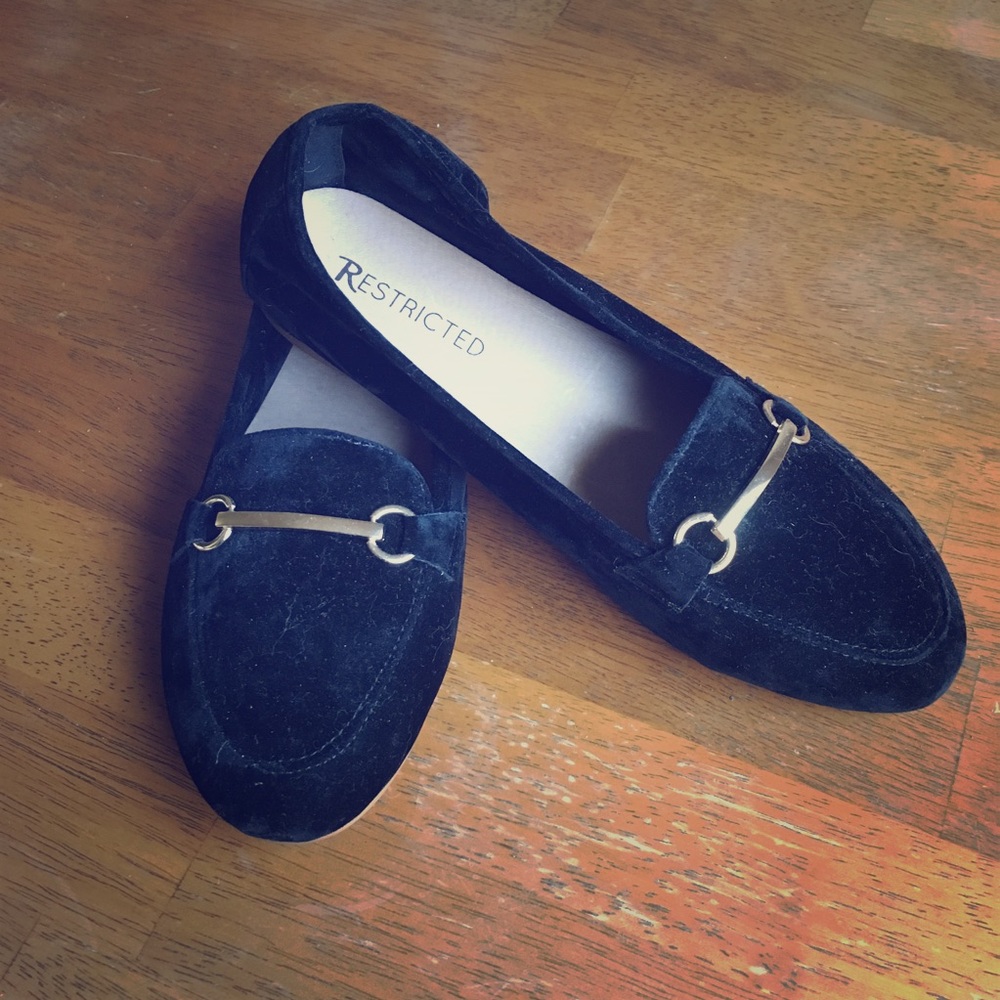 ⏳ FINAL NWOT Velvet Loafers with Gold Bar